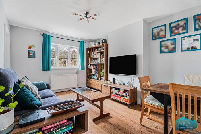3 Bedroom Apartment For Sale In Parkgate Mansions, Leslie Road, East Finchley, N2