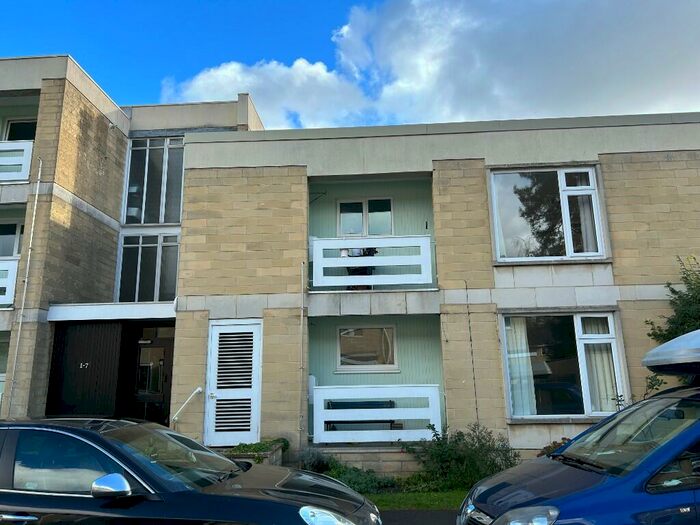 2 Bedroom Flat To Rent In Grosvenor Bridge Road, Bath, Somerset, BA1