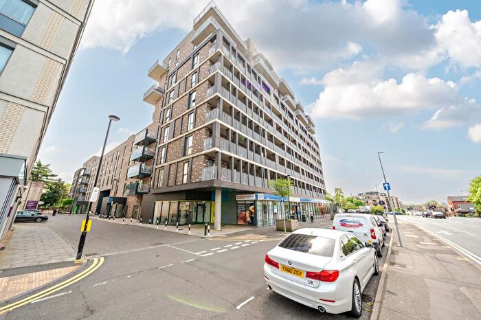 2 Bedroom Flat To Rent In Slough, Berkshire, SL1