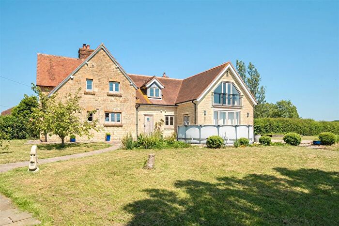 4 Bedroom Semi Detached House For Sale In Manston, Sturminster Newton, Dorset, DT10