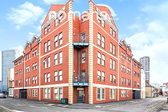 2 Bedroom Flat To Rent In Harding Street, Swindon, Wiltshire, SN1