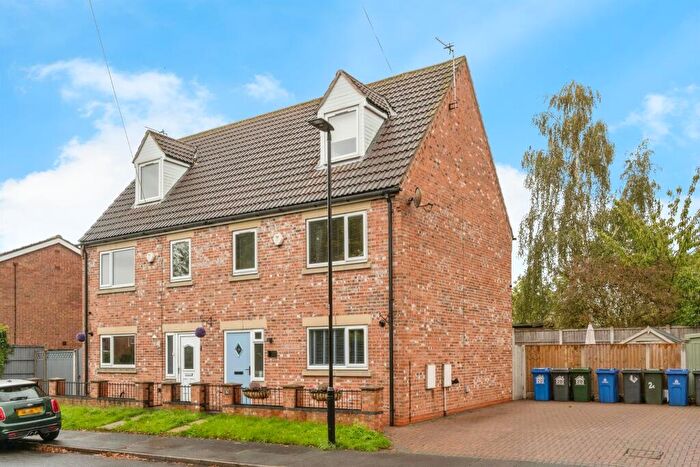 3 Bedroom Semi-Detached House For Sale In Hund Oak Drive, Hatfield, Doncaster, DN7