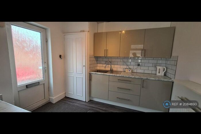 1 Bedroom Maisonette To Rent In Gladstone Street, Swindon, SN1