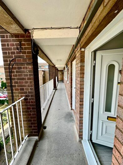 3 Bedroom Flat To Rent In Holden Close, Erdington, Birmingham, B23