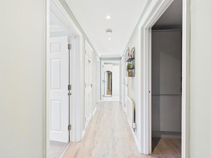 2 Bedroom Flat For Sale In Beckett Road, Coulsdon, CR5