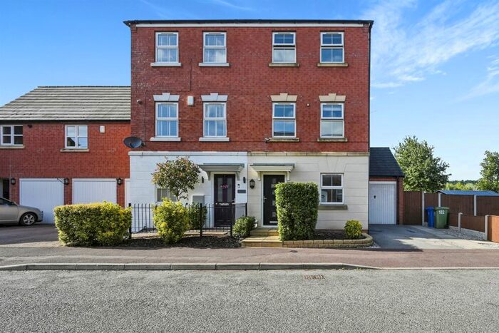 4 Bedroom Semi-Detached House For Sale In West Street, Warsop Vale, Mansfield, NG20