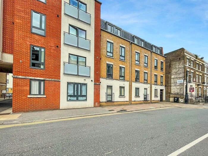 1 Bedroom Flat To Rent In High Street, Rochester, Kent, ME1