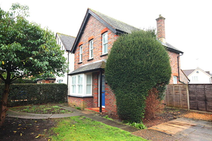 3 Bedroom Detached House To Rent In Horsell, Woking, GU21