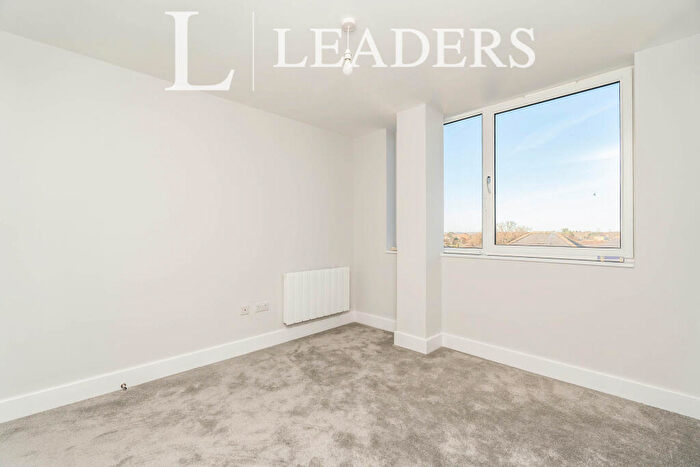 2 Bedroom Apartment To Rent In Compass Point, Southampton, SO16