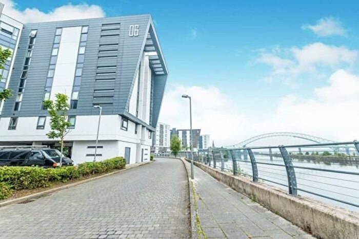 2 Bedroom Flat To Rent In Lock The Decks, Runcorn, WA7