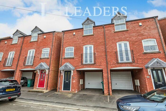 3 Bedroom Town House To Rent In Acorn Drive, Belper, DE56