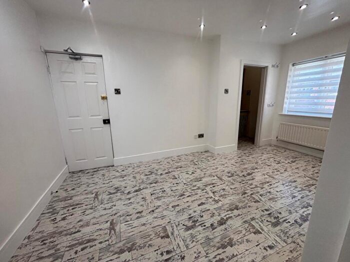 1 Bedroom Flat To Rent In Crown Street, Stone, ST15