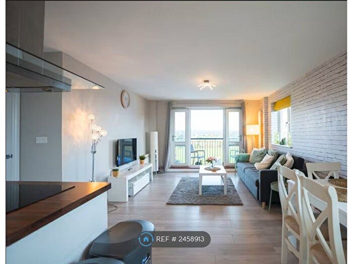 2 Bedroom Flat To Rent In Luscinia View, Reading, RG1