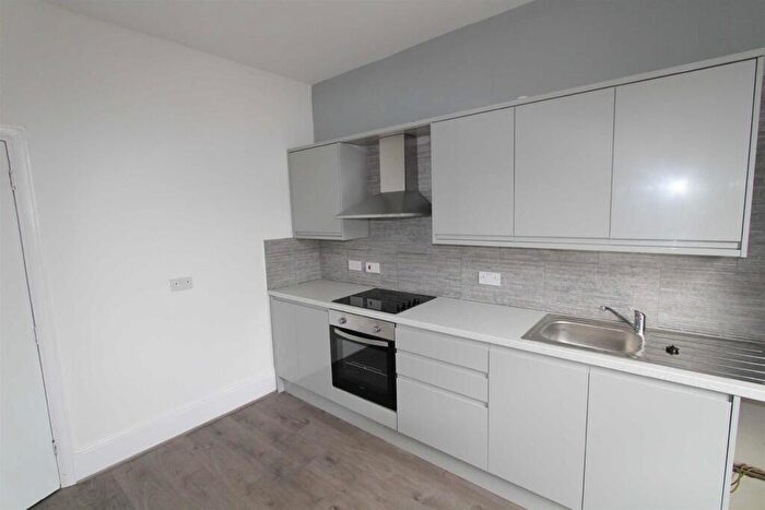 3 Bedroom Flat To Rent In Hamlet Court Road, Westcliff On Sea, SS0