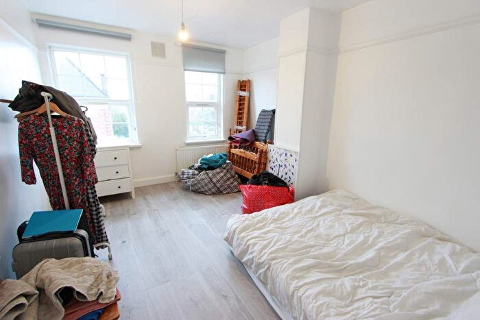 3 Bedroom Flat To Rent In Onslow Parade, London, N14