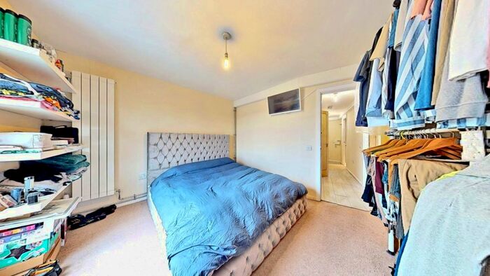 1 Bedroom Flat For Sale In Banstead Court, Westway, London, W12