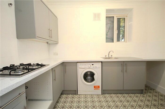 2 Bedroom Flat To Rent In Lancaster Road, London, SE25