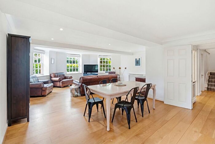 3 Bedroom Maisonette For Sale In Mayfield Mansions, West Hill, Wandsworth, SW15