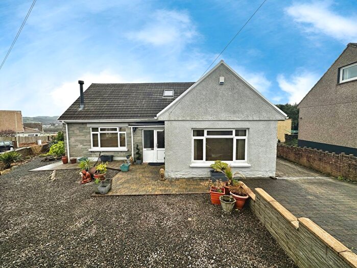 4 Bedroom Bungalow For Sale In Hillcrest, Pen-Y-Fai, Bridgend, CF31