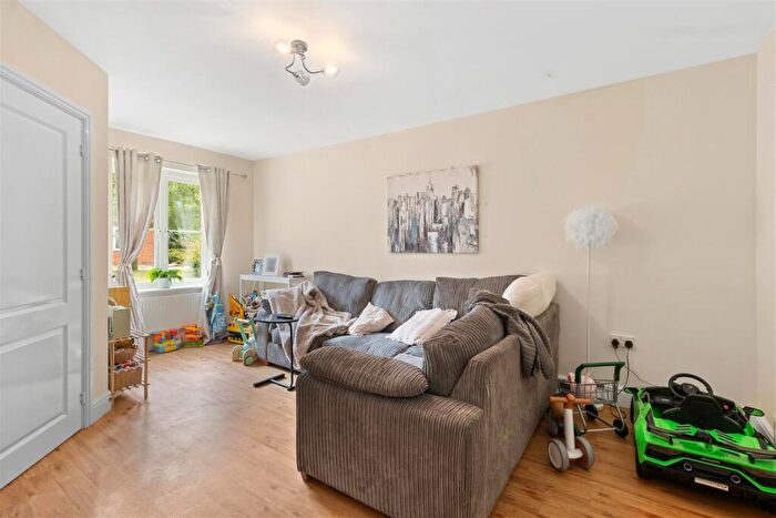 3 Bedroom End Of Terrace House For Sale In Akehurst Close, Hellingly, Hailsham, BN27
