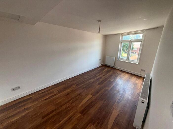 1 Bedroom Flat To Rent In Hertford Road, Enfield, EN3
