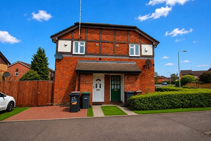 1 Bedroom Semi-Detached House For Sale In Rookery Drive, Luton, LU2