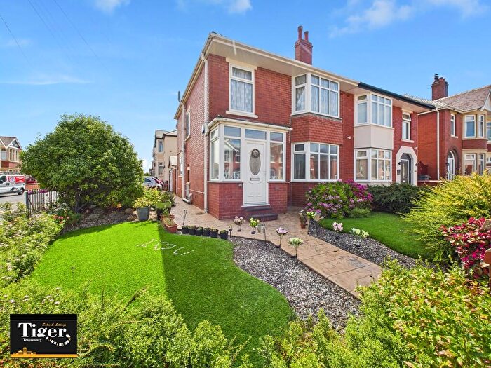 3 Bedroom Semi-Detached House For Sale In Norfolk Avenue, Bispham, FY2
