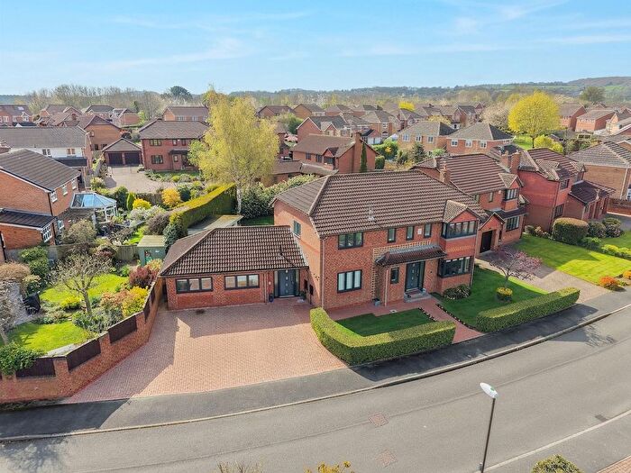 5 Bedroom Detached House For Sale In Acorn Ridge, Walton, S42