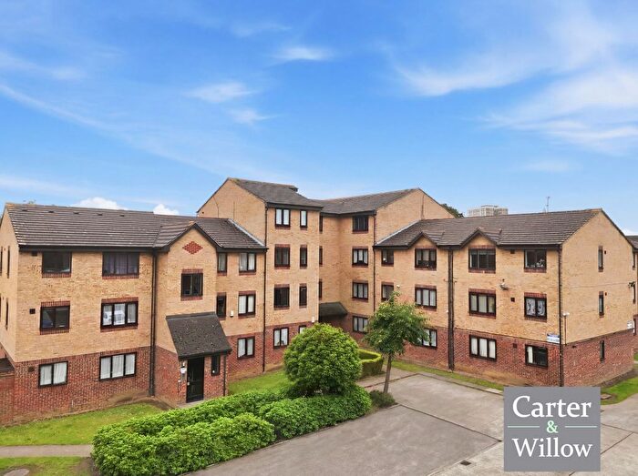 1 Bedroom Flat For Sale In Plumtree Close, Dagenham, RM10