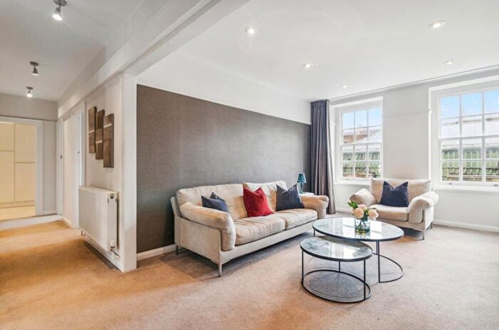 3 Bedroom Flat To Rent In Crawford Street, London, Marylebone, W1H