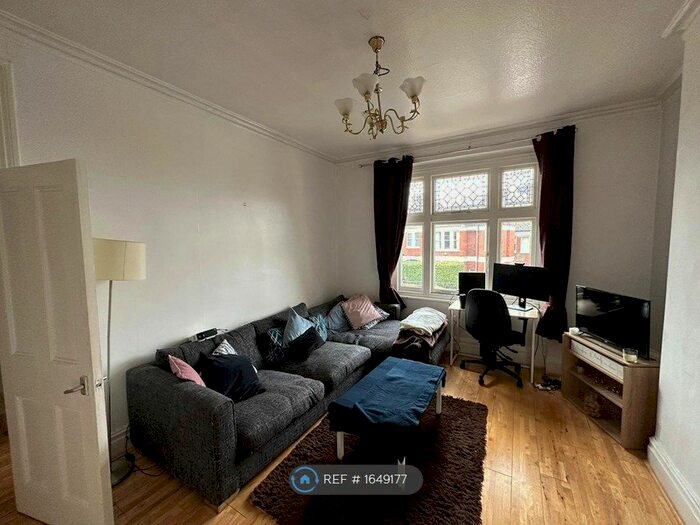 3 Bedroom Flat To Rent In Deauville Mansions, London, SW4