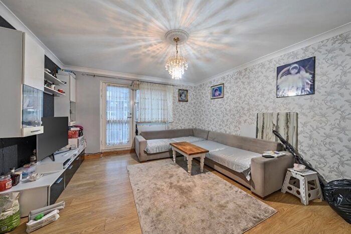 2 Bedroom Maisonette For Sale In Barlow Street, London, SE17