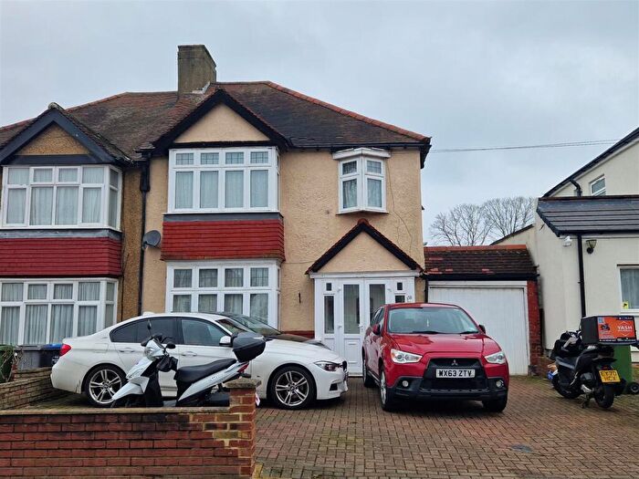 5 Bedroom Semi-Detached House To Rent In St. Andrews Avenue, Wembley, HA0