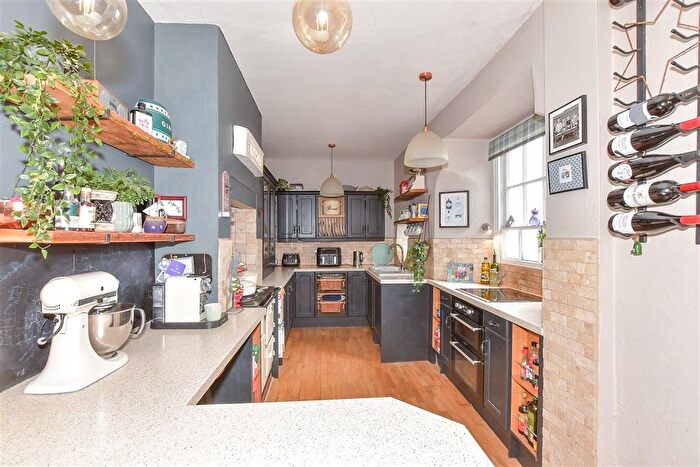 4 Bedroom Town House For Sale In High Street, Wingham, Canterbury, Kent, CT3