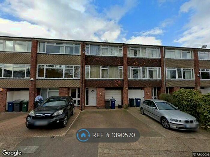 4 Bedroom Terraced House To Rent In Mallard Close, New Barnet, Barnet, EN5