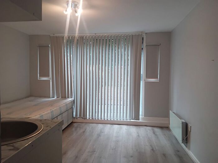Studio To Rent In Sanctuary Close, Uxbridge, UB9
