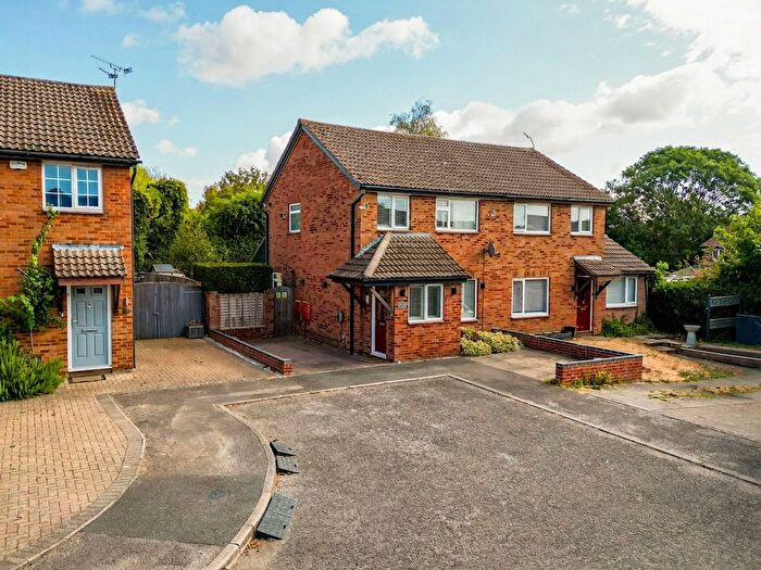 3 Bedroom Semi-detached House For Sale In Poplar Road, Aylesbury, HP20