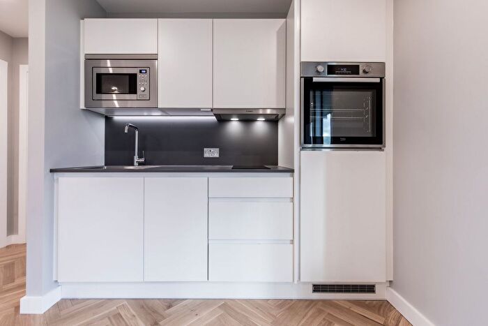 1 Bedroom Flat To Rent In Clapham Common North Side, London, SW4