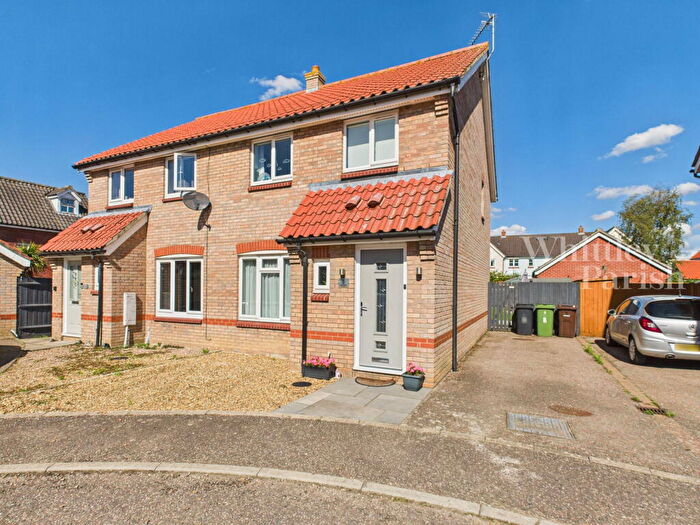 3 Bedroom Semi-Detached House For Sale In Cornfields, Dickleburgh, IP21