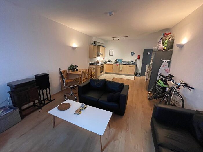 3 Bedroom Flat To Rent In Commercial Street, London, E1