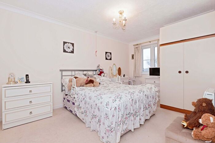 1 Bedroom Bungalow For Sale In Beachville Court, Brighton Road, Lancing, West Sussex, BN15