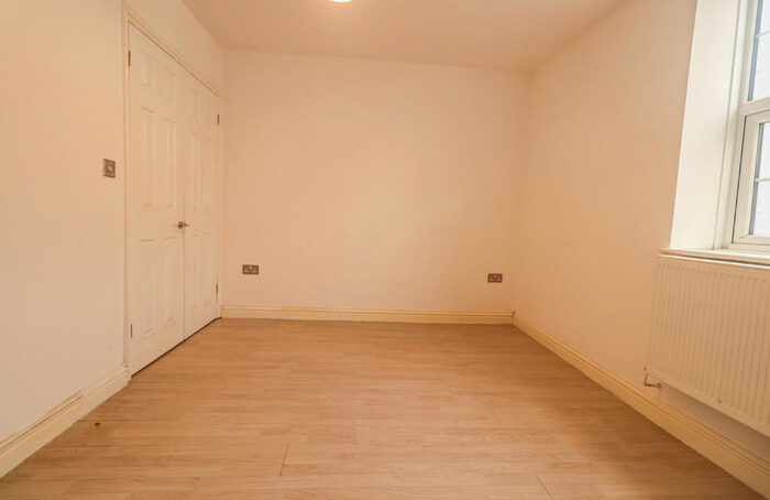 1 Bedroom Apartment To Rent In Flat Everest Court, Queens Road, GU11