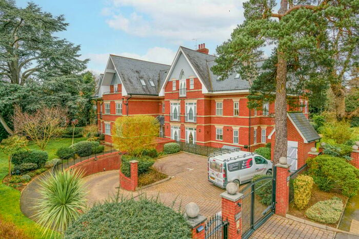 2 Bedroom Apartment To Rent In Ellesmere Road, Weybridge, KT13