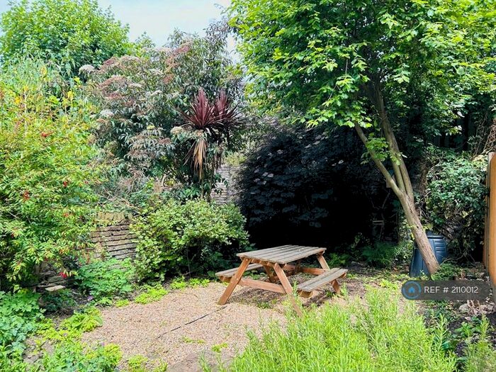 2 Bedroom Flat To Rent In Harts Lane, London, SE14