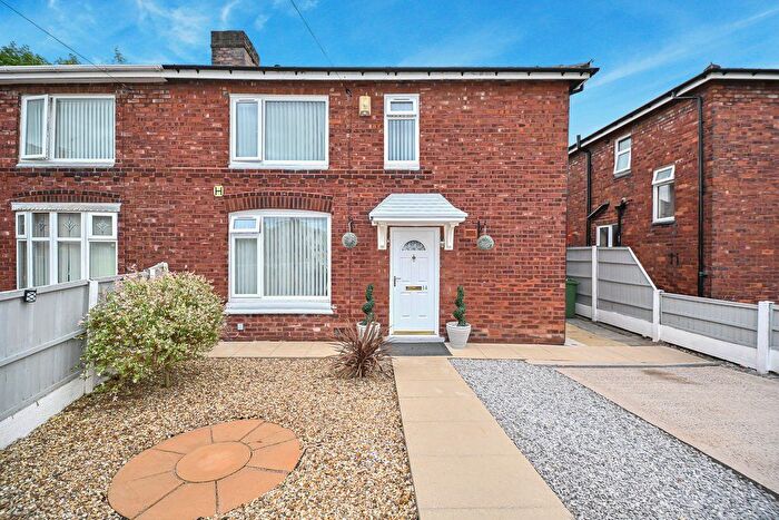 3 Bedroom Semi-Detached House To Rent In , Car Bank Square, Manchester, M46