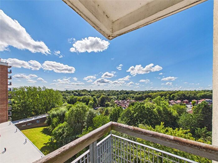 2 Bedroom Apartment For Sale In Apt, Lakeside Rise, Manchester, M9
