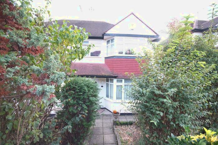 3 Bedroom Semi-Detached House To Rent In Cardrew Avenue, London, N12