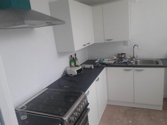 3 Bedroom Semi-Detached House To Rent In Whitgreave Street, West Bromwich, B70