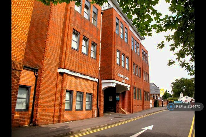 2 Bedroom Flat To Rent In Pelican Lane, Berkshire, RG14