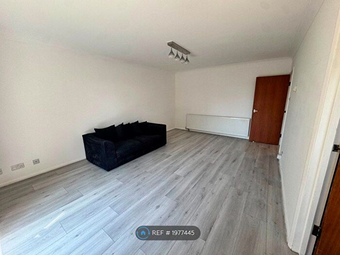 2 Bedroom Flat To Rent In Fairfield Road, Uxbridge, UB8